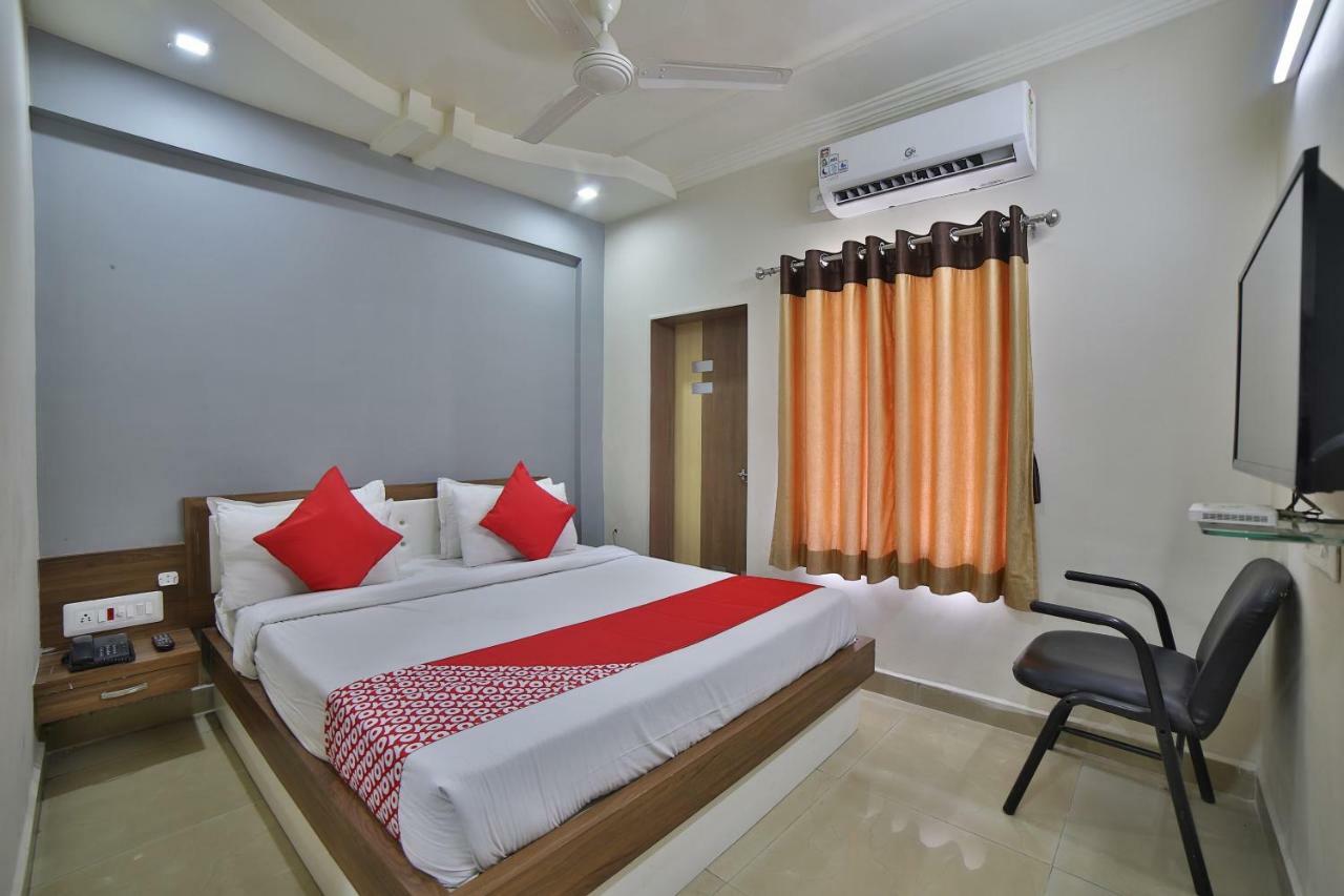 Oyo 41929 Hotel Loyal Residency Jāmnagar Camera foto