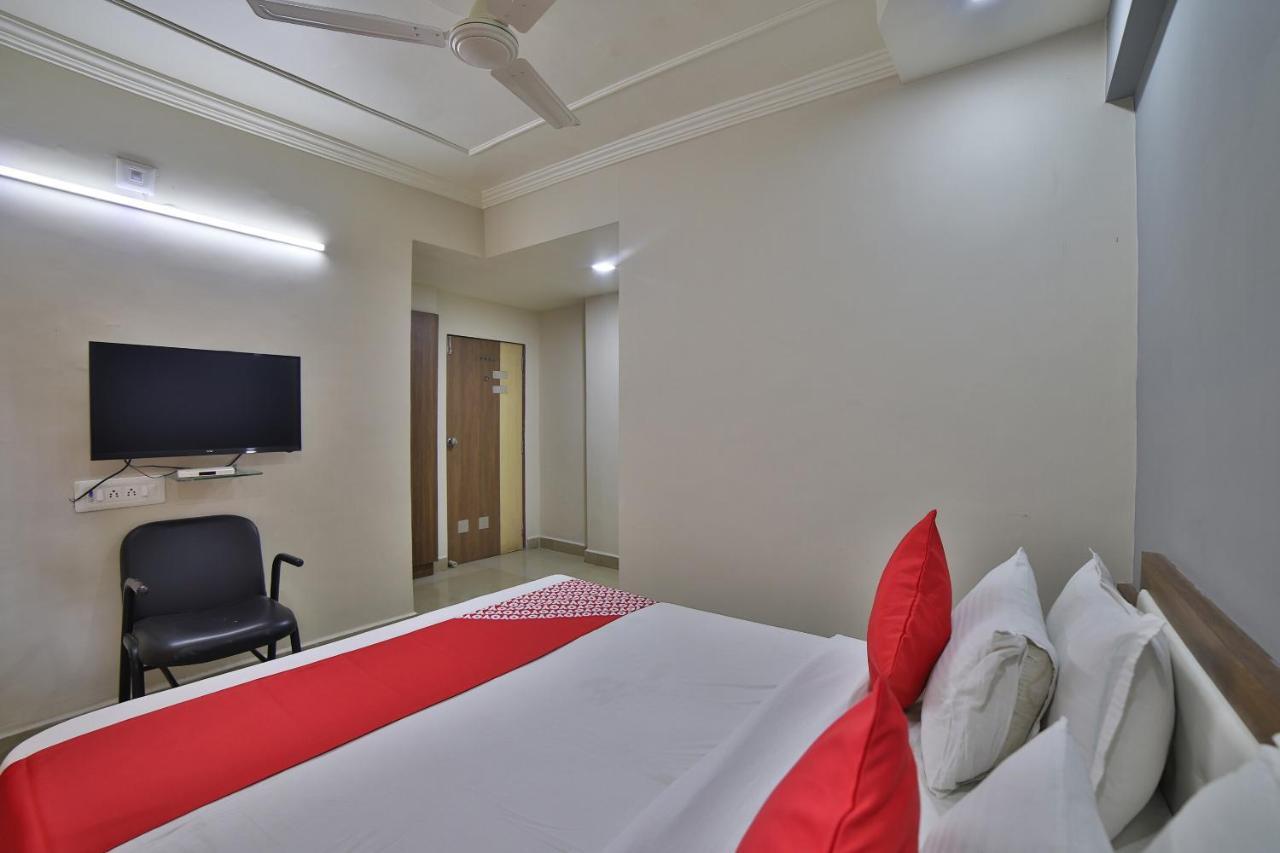 Oyo 41929 Hotel Loyal Residency Jāmnagar Esterno foto