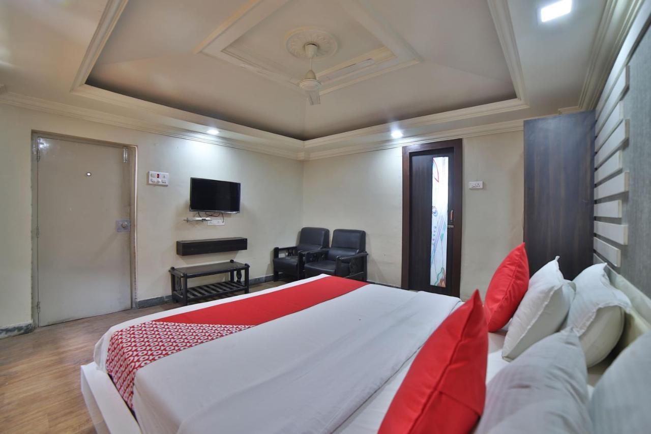 Oyo 41929 Hotel Loyal Residency Jāmnagar Esterno foto