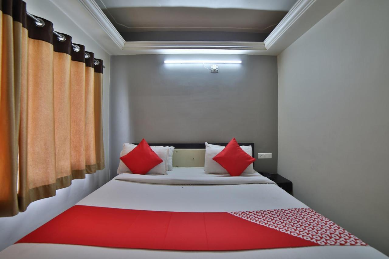 Oyo 41929 Hotel Loyal Residency Jāmnagar Esterno foto