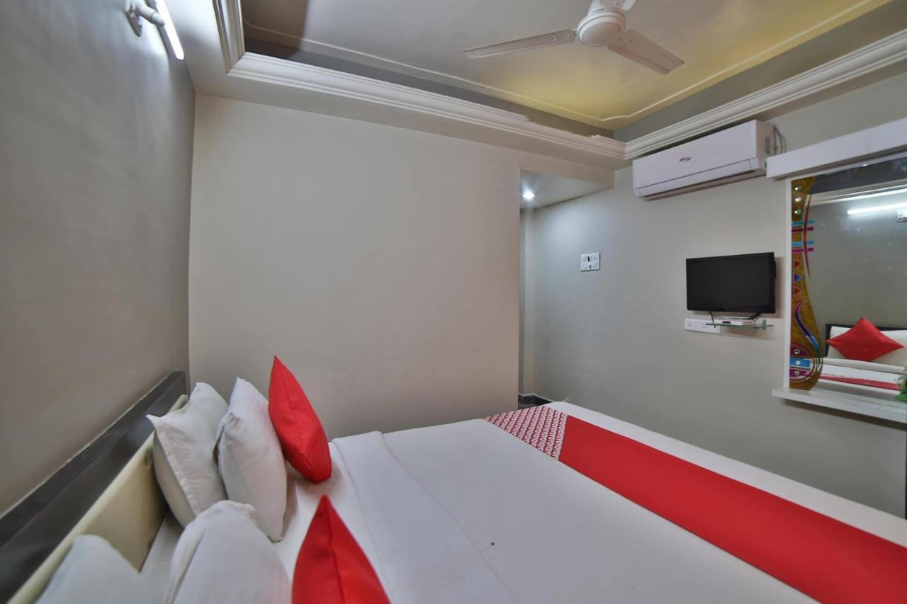 Oyo 41929 Hotel Loyal Residency Jāmnagar Esterno foto