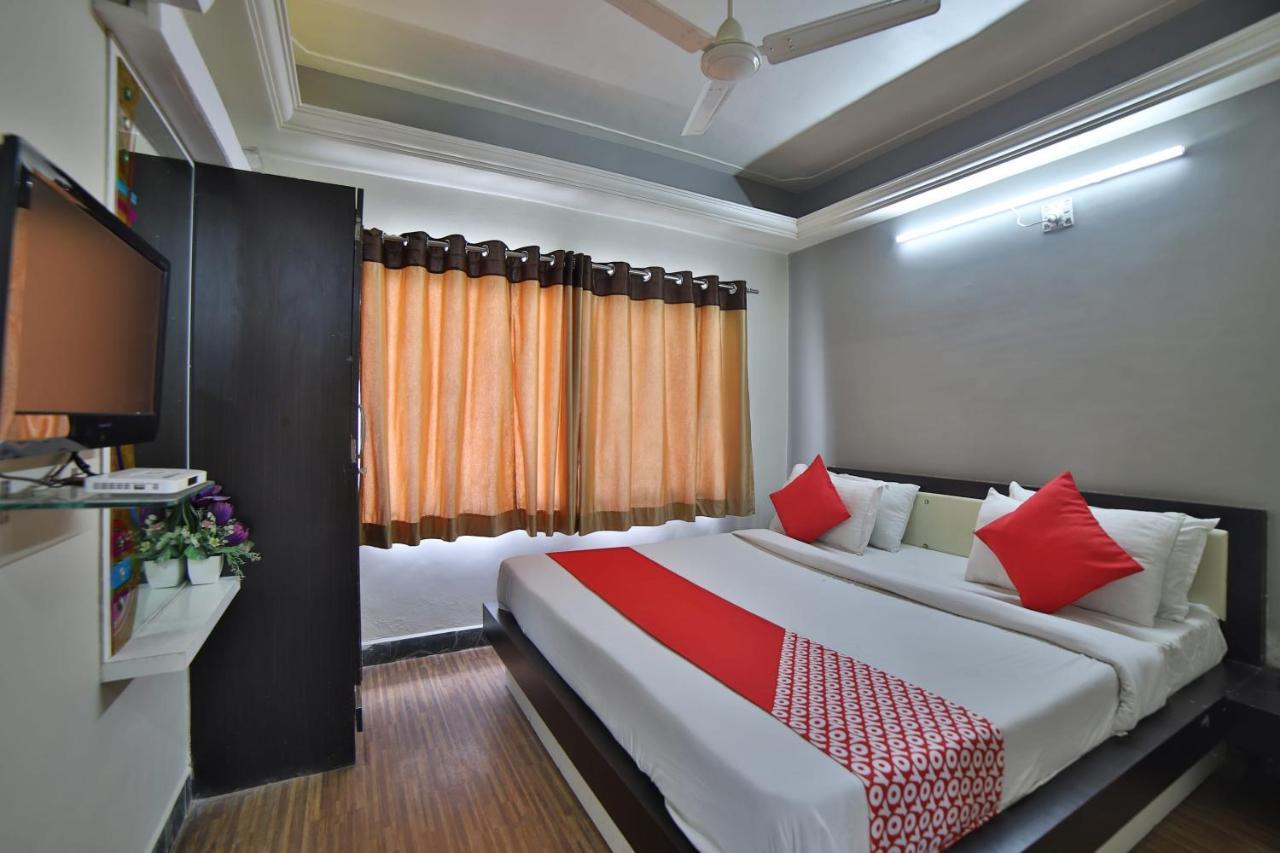 Oyo 41929 Hotel Loyal Residency Jāmnagar Esterno foto